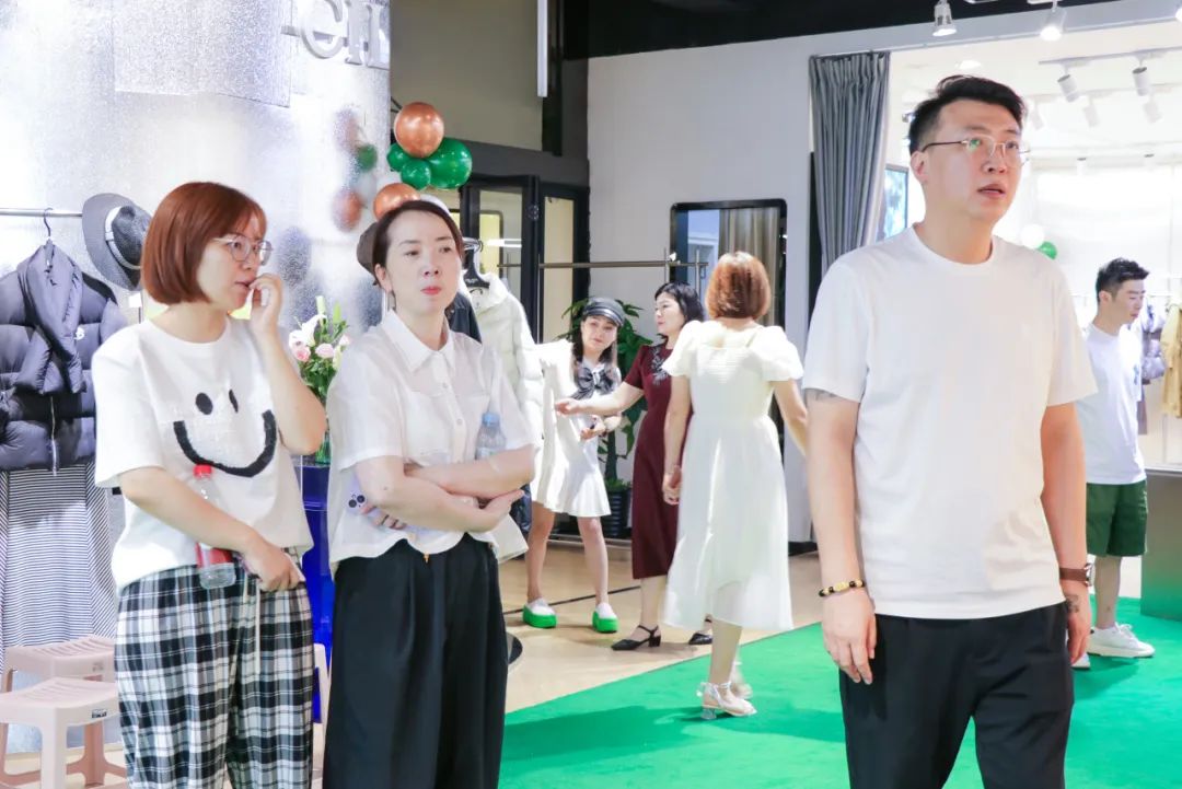 汇聚潮流服装品牌,汉口北品牌服装冬