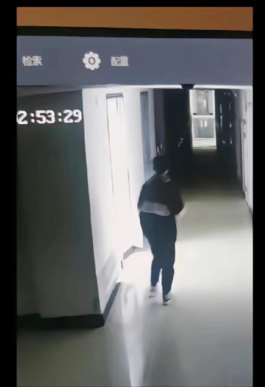 甘肃某高中男生*窥偷**女宿舍视频曝光，让人感慨：不要低估人性的恶