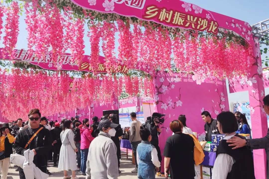 贯彻落实上级党组织工作部署,贯彻落实党委部署方面