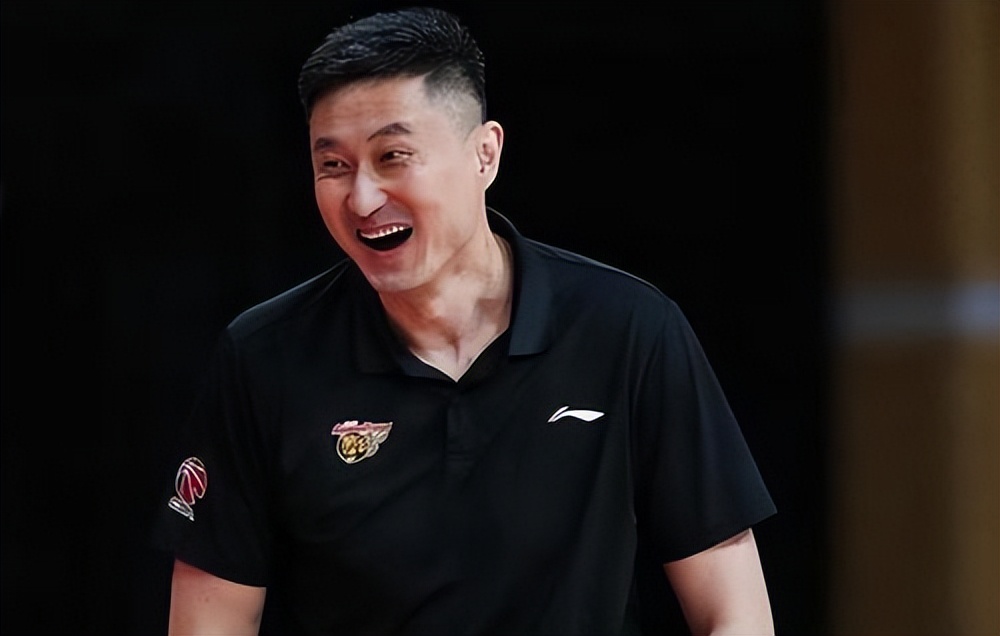 广东男篮15人名单，两个防守悍将回归，广东队第二阶段要高飞