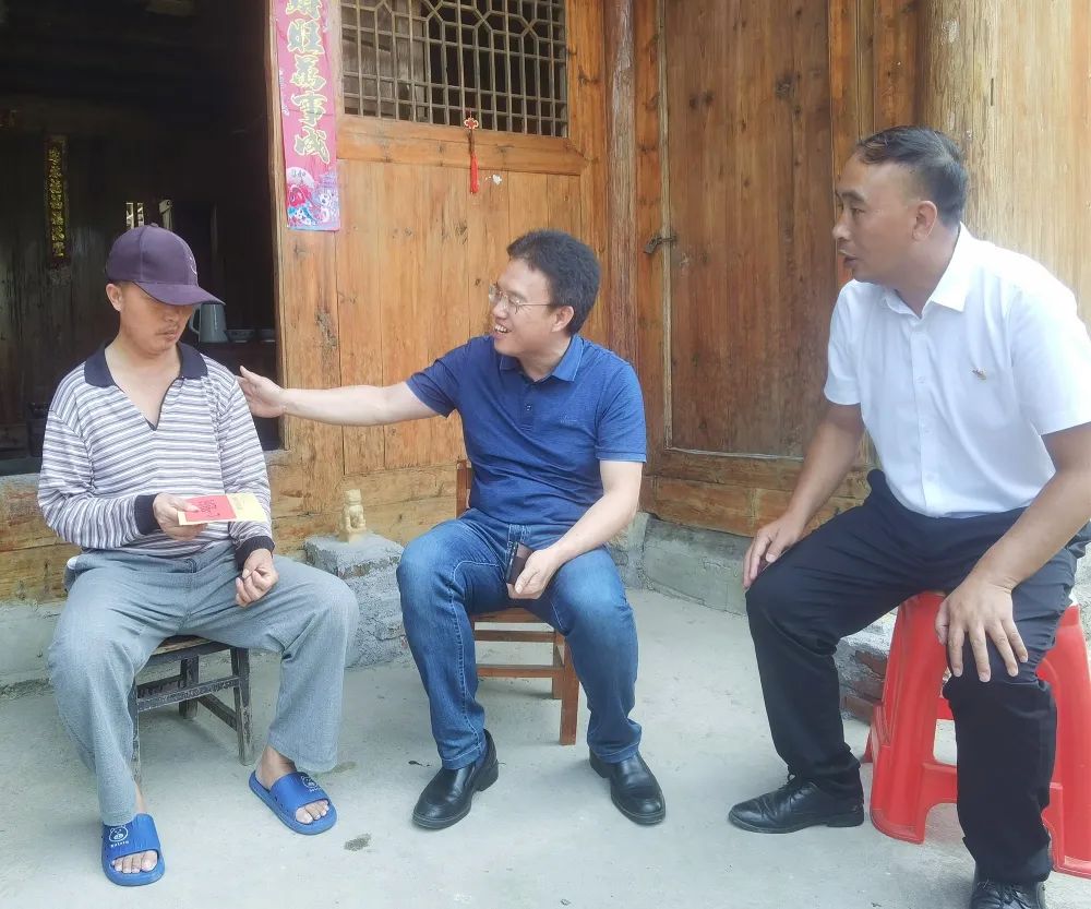 “乡村振兴工作是一项需要有情怀的工作”——市检察院到会同县地灵乡团结村调研乡村振兴工作