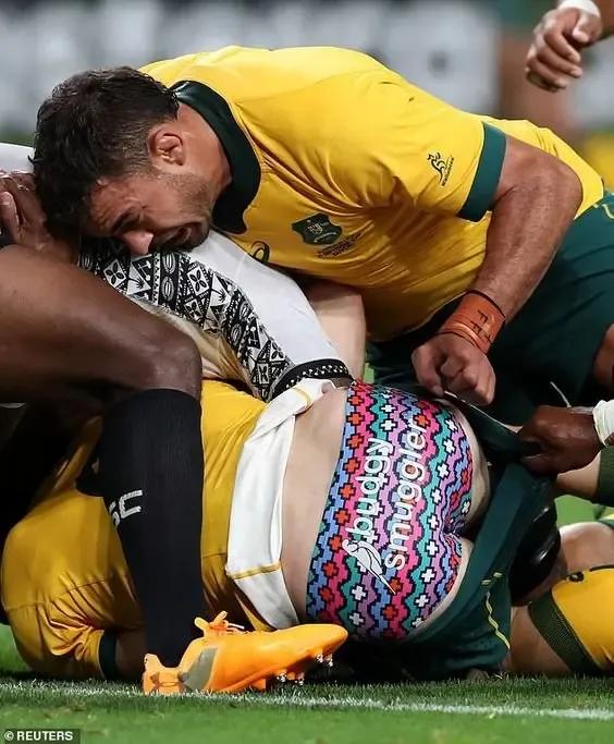 盘点足坛的搞笑迷惑瞬间,世界足球史上最搞笑的瞬间