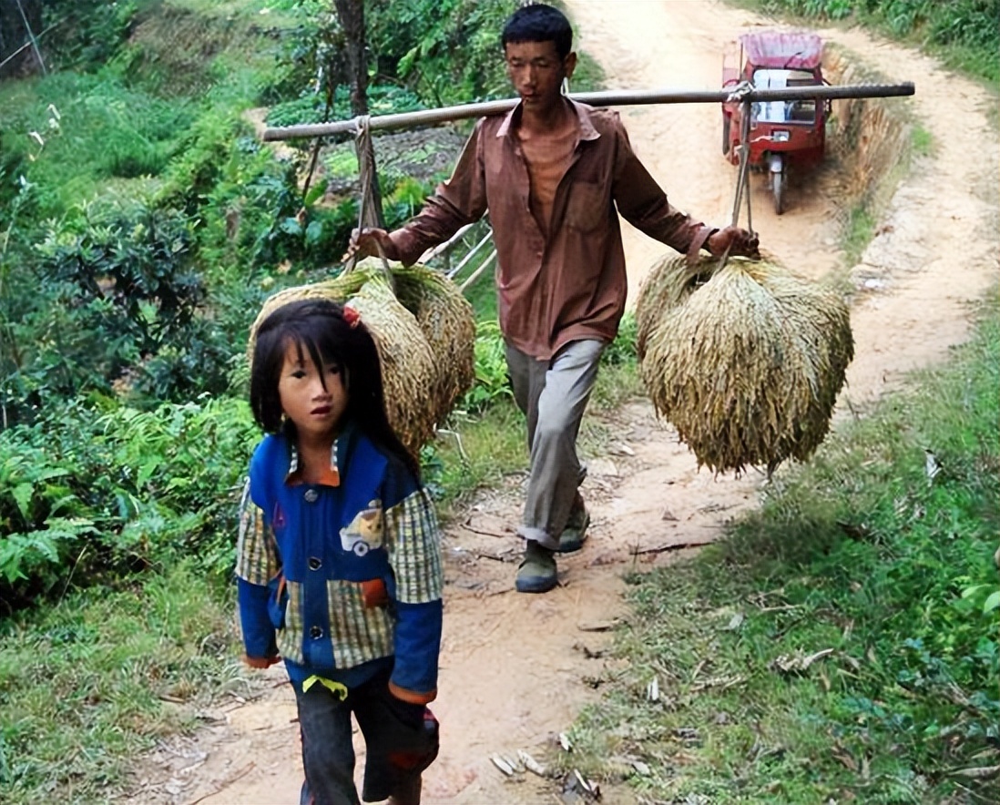 江苏未婚妈妈杨艳，亲手勒死3岁儿子，儿子生前常说：妈妈我爱你