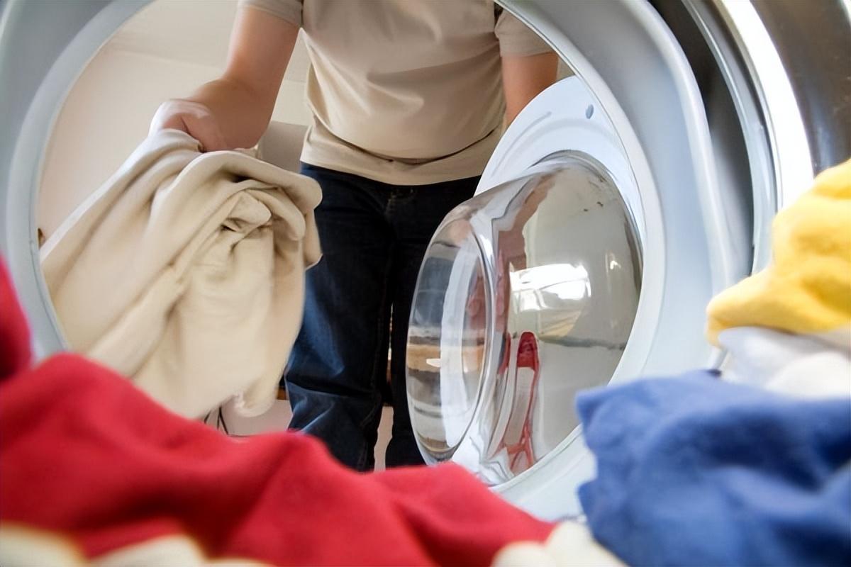 母女俩下腹瘙痒，医生用镊子夹出阴虱！原来阴虱有这4个传播途径