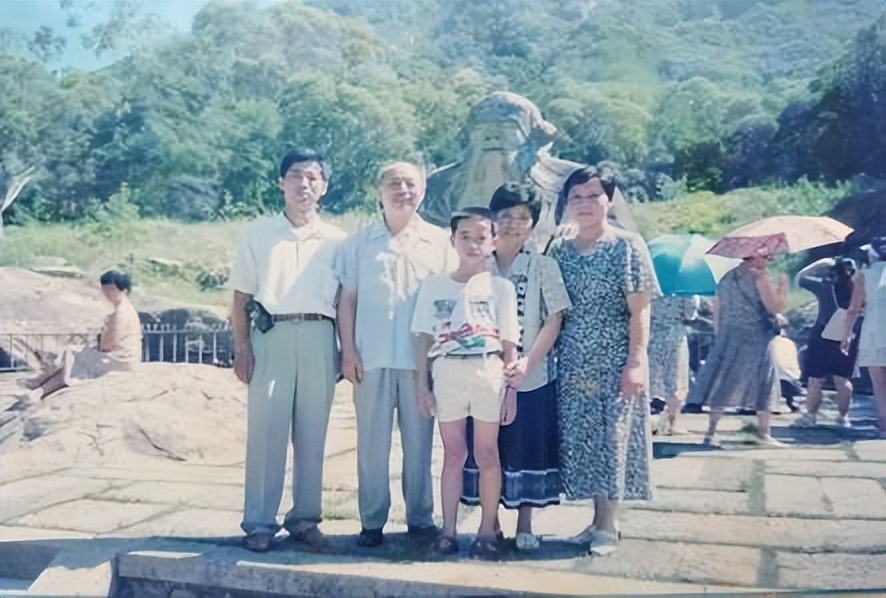 铁 路 情 缘 作者：铁二代 卢州