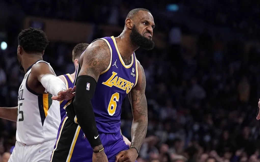 篮网28分逆转绿军,篮网28分逆转勇士