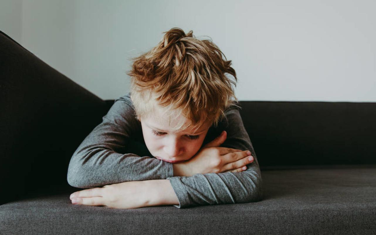 家有高敏感的宝宝，父母教育要注意5点，才能培养孩子的自信