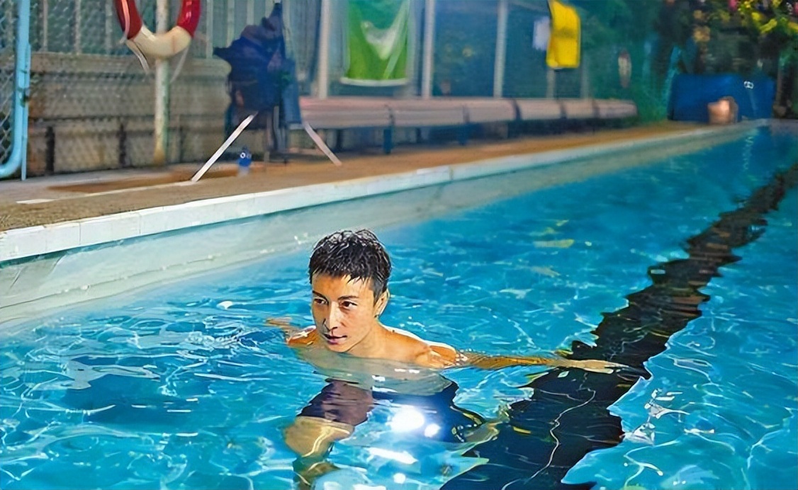 人比人气死人！这8位明星不但名气大，还个个“身怀绝技”