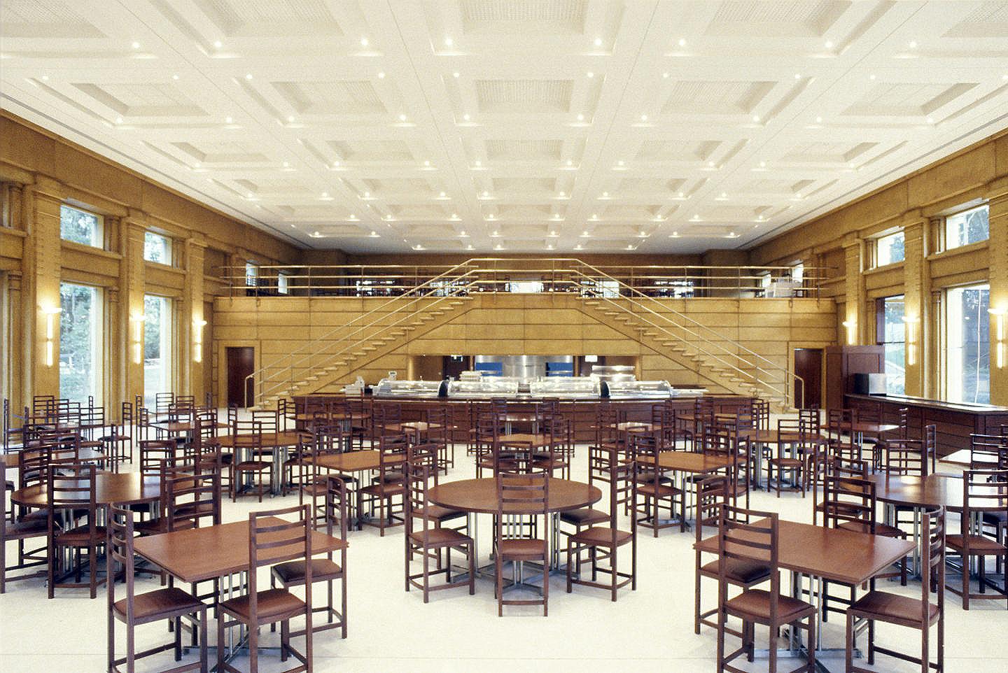 扔向俄罗斯的“金融*弹核**”SWIFT，它的总部是座怎样的建筑？