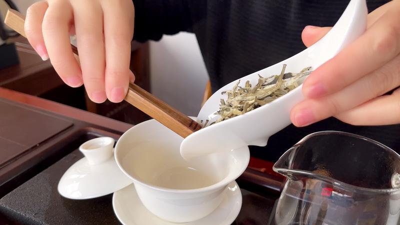 云南白茶白毫银针怎么泡,云南的白茶是白毫银针