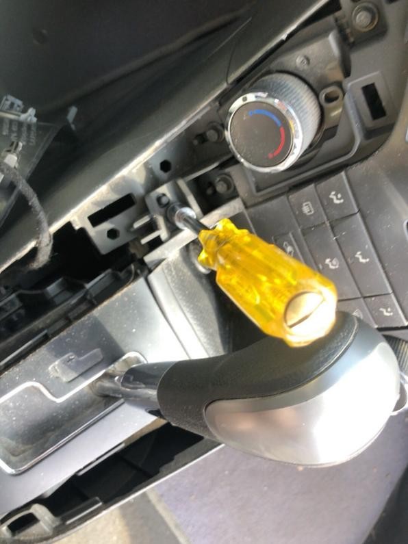 动手换车机,汽车换cd机视频教程