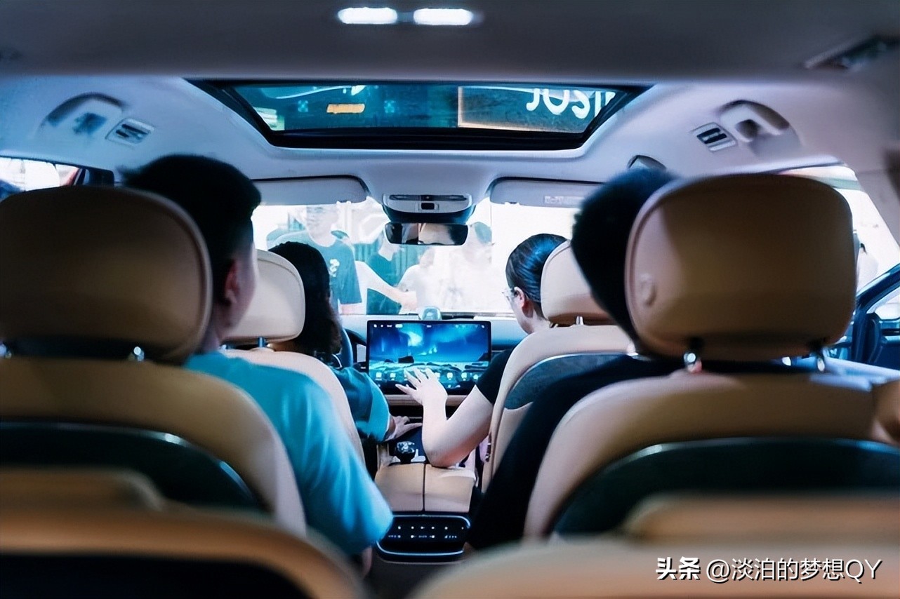 问界能否重回第一梯队？市场内卷加剧对华为的挑战与机遇。