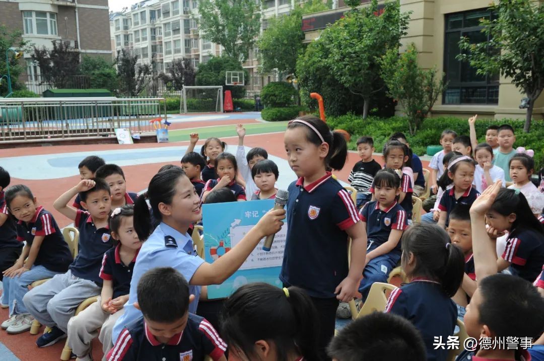 跟着警察去抓酒驾,跟着警察叔叔去出警