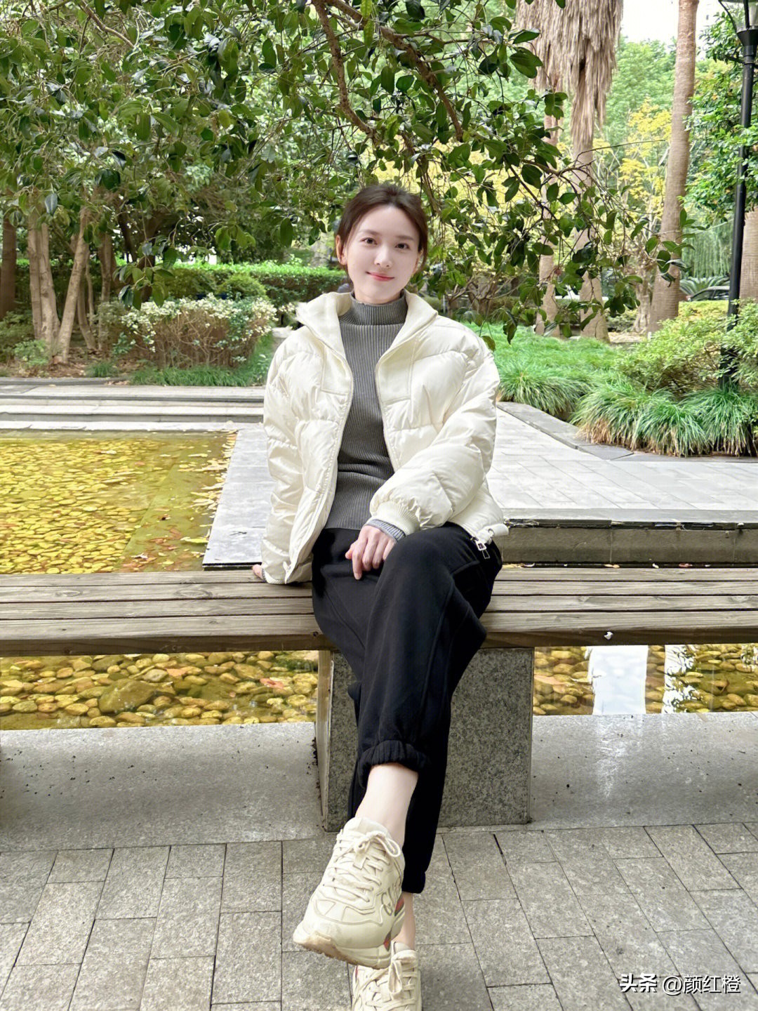 鲨鱼裤搭配长款羽绒服视频,羽绒服鲨鱼裤绝美冬天就该这么穿