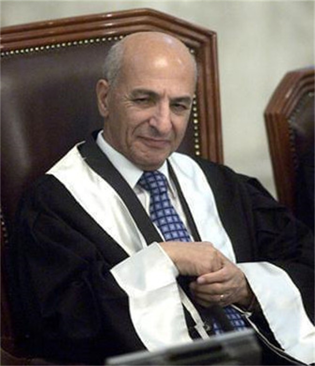 审判萨达姆的法官后来死得更惨,美军绞刑萨达姆合法吗