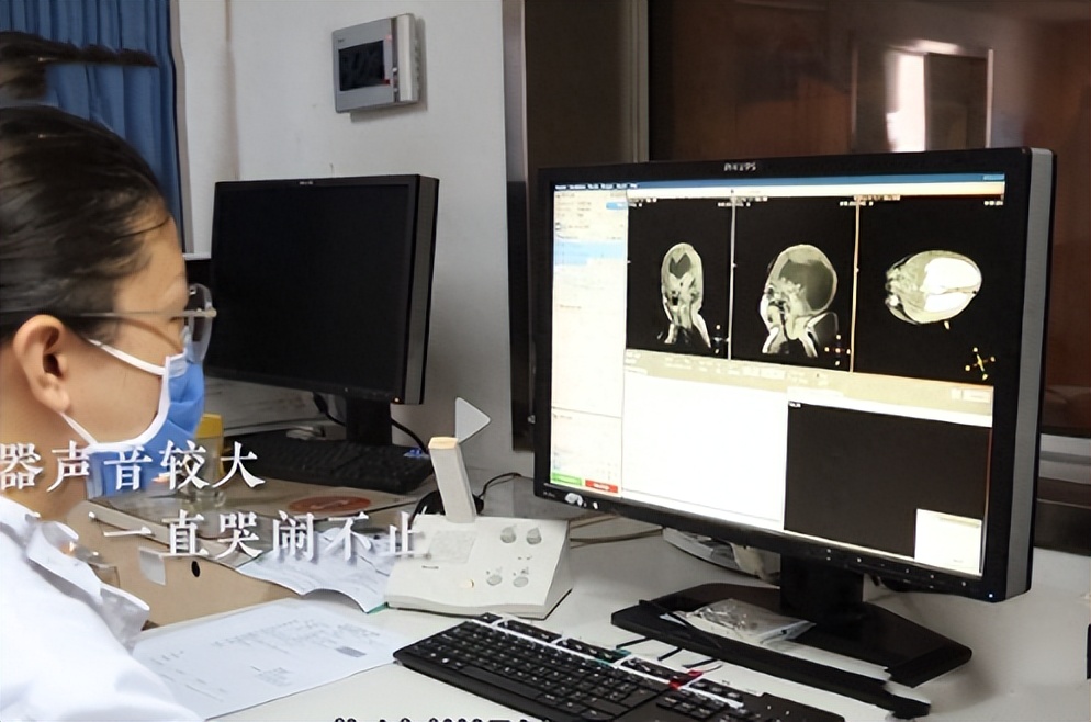 痛心7岁小孩掉进一池塘不幸溺亡,痛心2岁幼童被父亲扔下楼致死