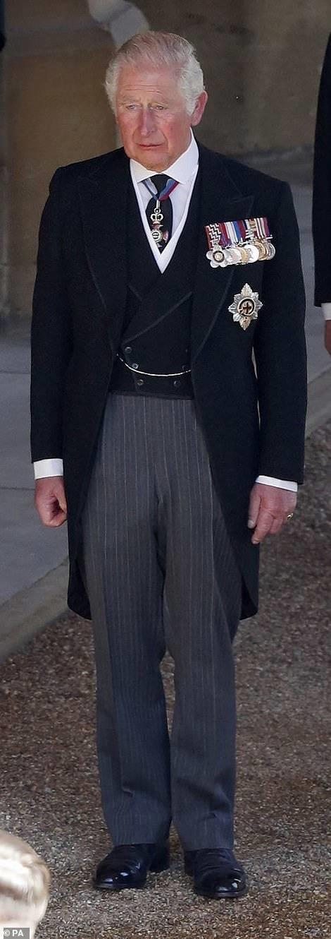 查尔斯怀念菲利普亲王,英国国王查尔斯悼念父亲