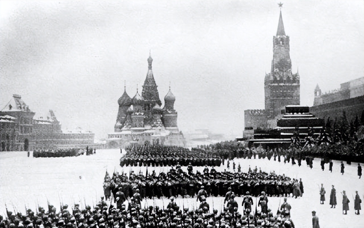 巅峰时期的德国大阅兵,德国战争时期的阅兵步伐威风凛凛