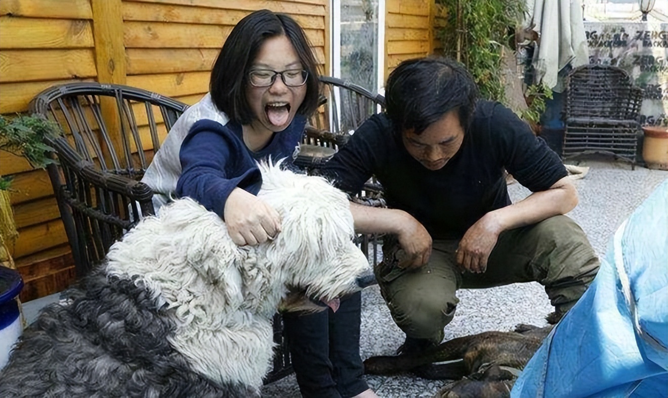 6年前他推着轮椅和绝症女友私奔,5年前推着轮椅和绝症女友私奔