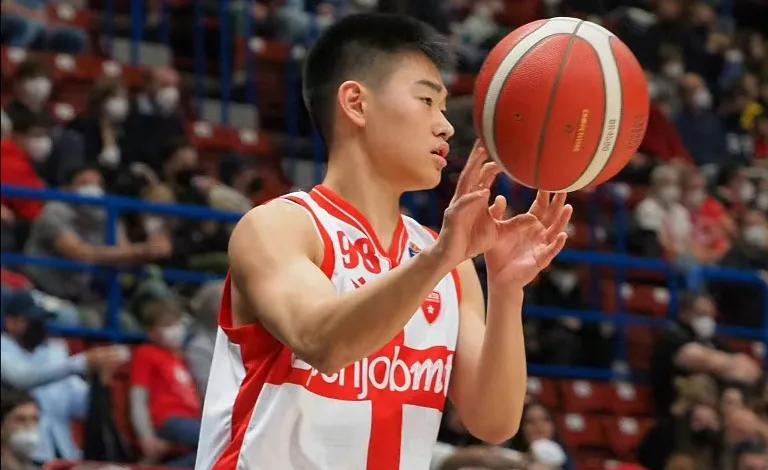 中国男篮十大未来之星赵维伦,赵维伦曾凡博