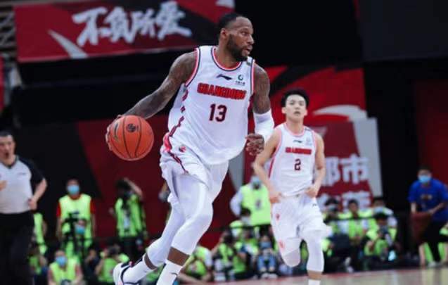 14岁才接触篮球？却还能被选进广东队！身高2米14，他如今怎样了