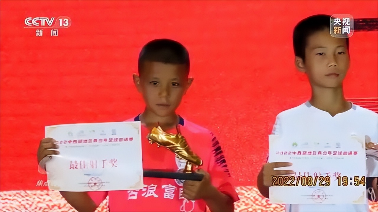 搬出大山搬出小康搬出幸福,搬出大山挪穷窝展望幸福新生活