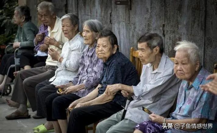 65岁长寿老人哭诉视频,65岁老人哭诉抱团养老一年