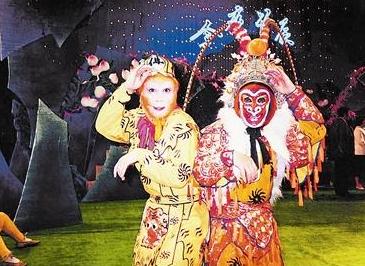 六小龄童哭灵,六小龄童送别大师兄