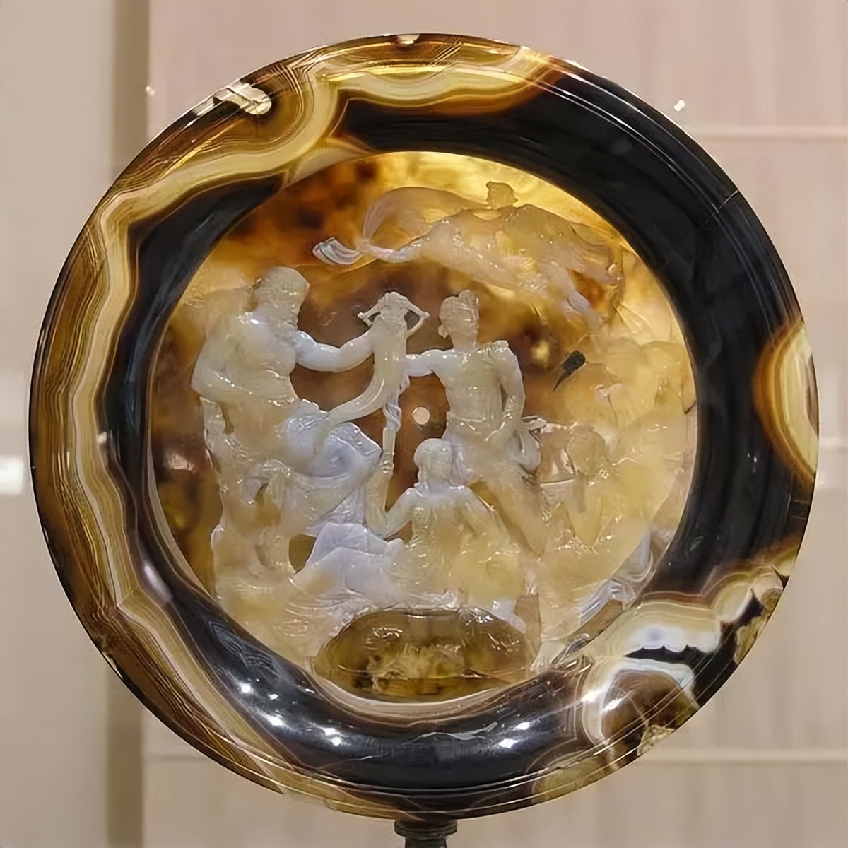 107克拉祖母绿，189克拉钻石，凯瑟琳女皇的珠宝库究竟有多丰富？