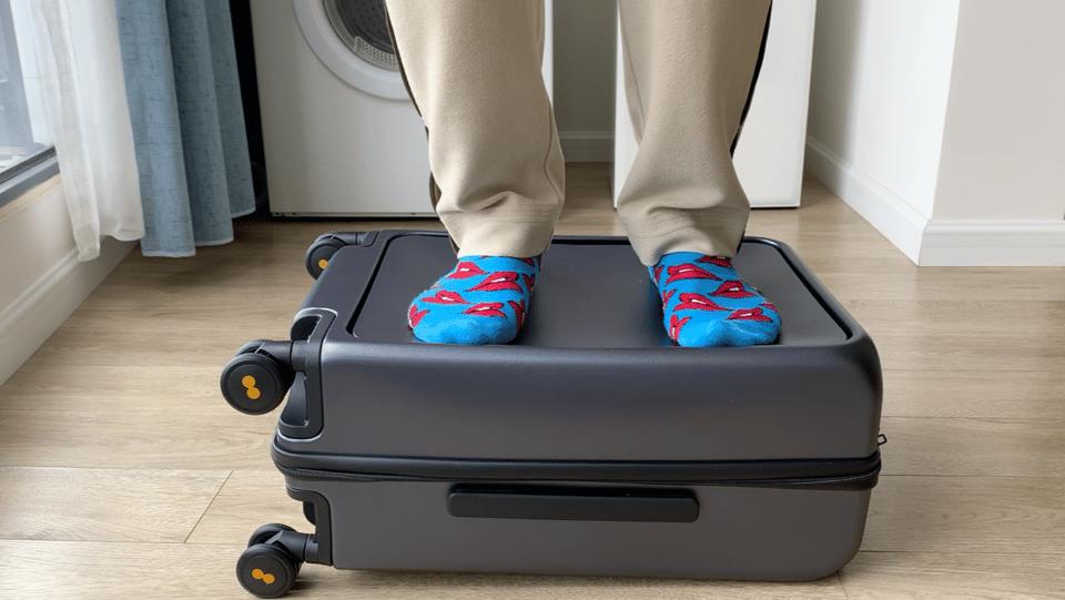 陪你走过人生四季，地平线8号ONETOUCH前开门行李箱测评