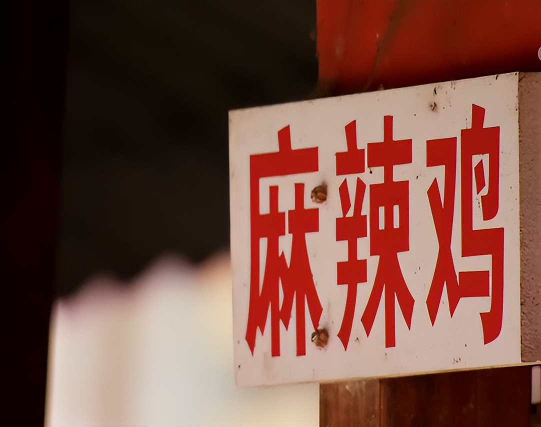 农村姑娘隐居深山创业养鸡,打工妹林下养鸡年入20万