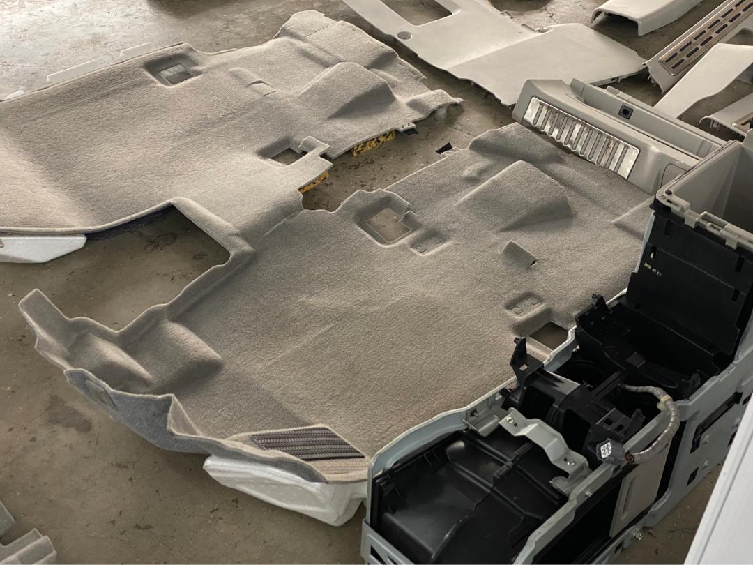 老款艾力绅二手车修复,老车翻新艾力绅