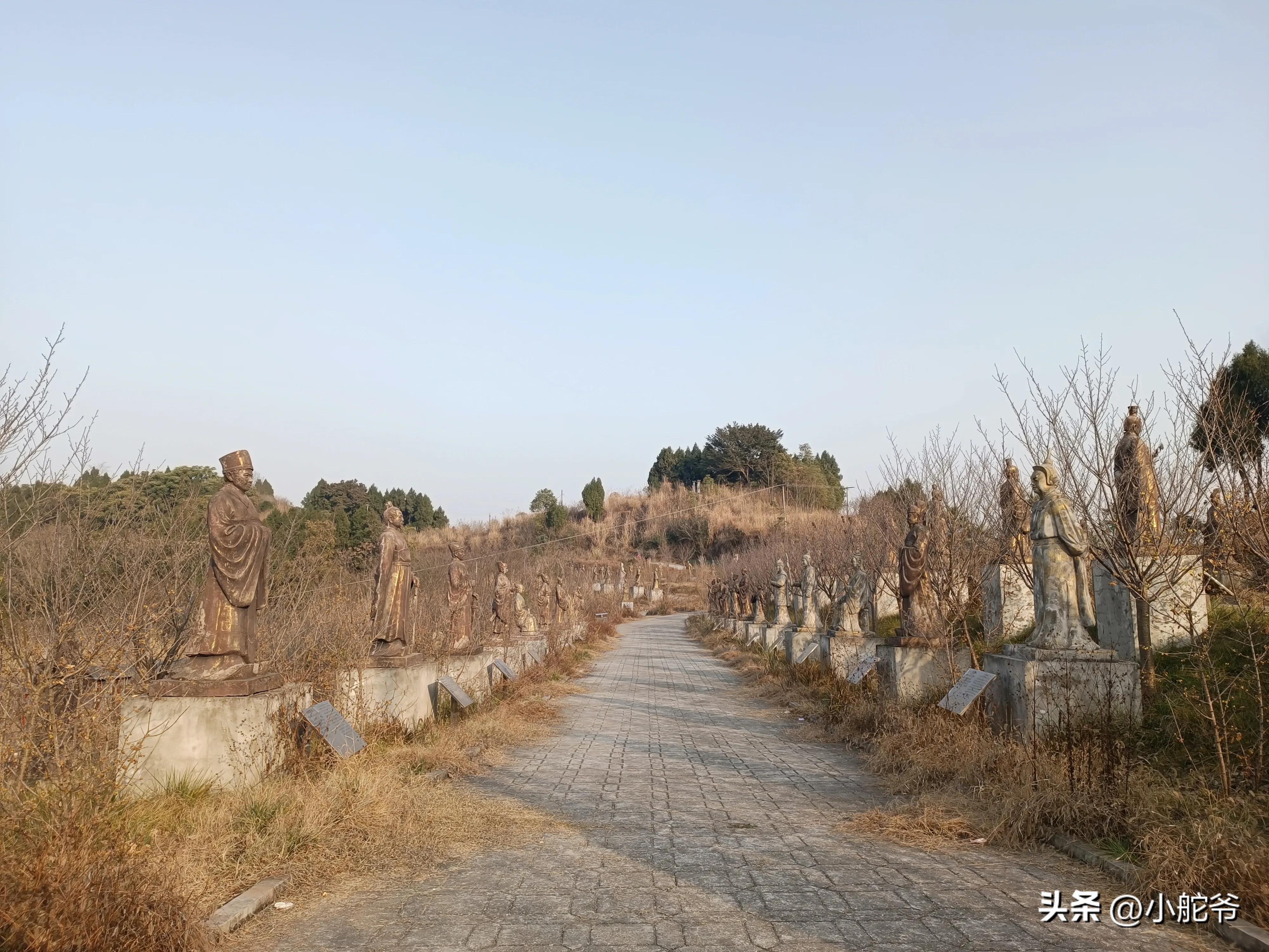 四川德阳中江县森林兵马俑,四川废弃兵马俑
