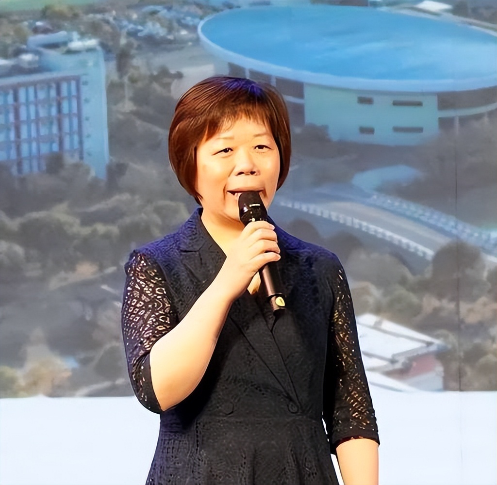 逆袭人生王来春：从富士康打工妹，到掌管4000亿帝国，身家560亿