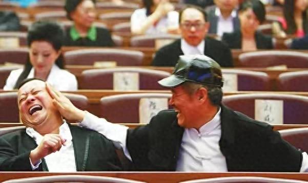 小品演员踢足球电影,小品演员评价中国足球