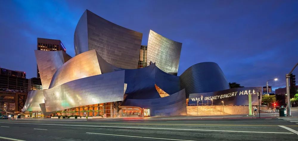 解构主义弗兰克盖里,美国建筑师弗兰克盖里的建筑风格