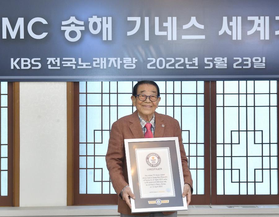 10天内12位名人去世哪12位,12位已经去世了的明星