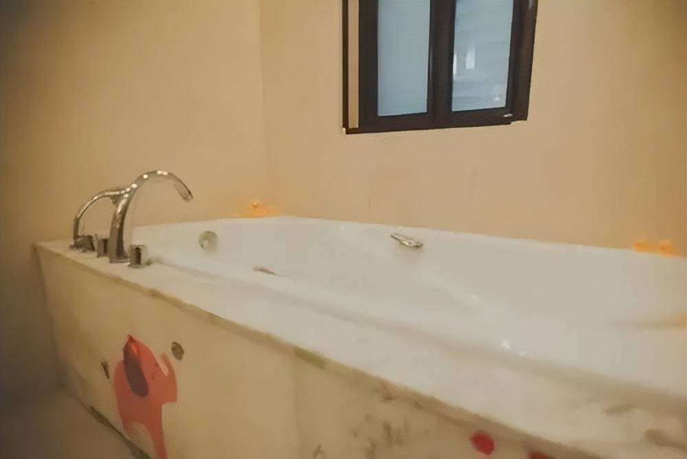 浴缸发霉怎么擦都擦不掉怎么办,浴缸釉面没了怎么清洗