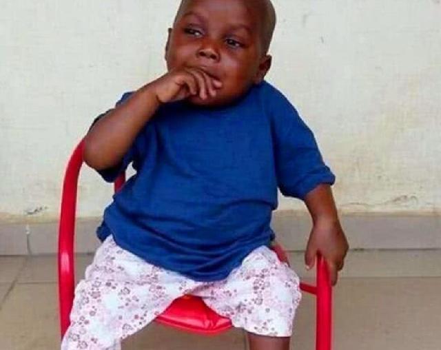 9年过去了，当年的非洲“讨水男孩”，被游客收养后，过得怎么样