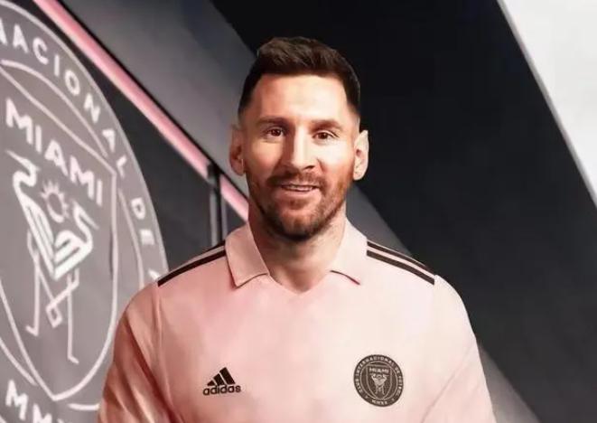 疯狂5小时！梅西连收3份报价，巴萨恶心人，苹果发力合约超沙特