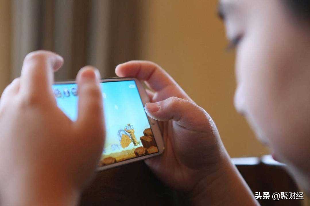 一年倒闭1.28万家,年轻人曾逃课也要去,如今为何成了夕阳产业?