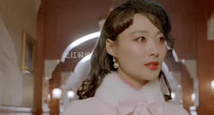 花样*绑捆**，*袜丝**小披风，这些*辱侮**观众的镜头，导演难道小学没毕业