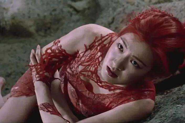 奇幻的变奏出现在21世纪初期，最为显著的标志是“仙侠剧”的盛行