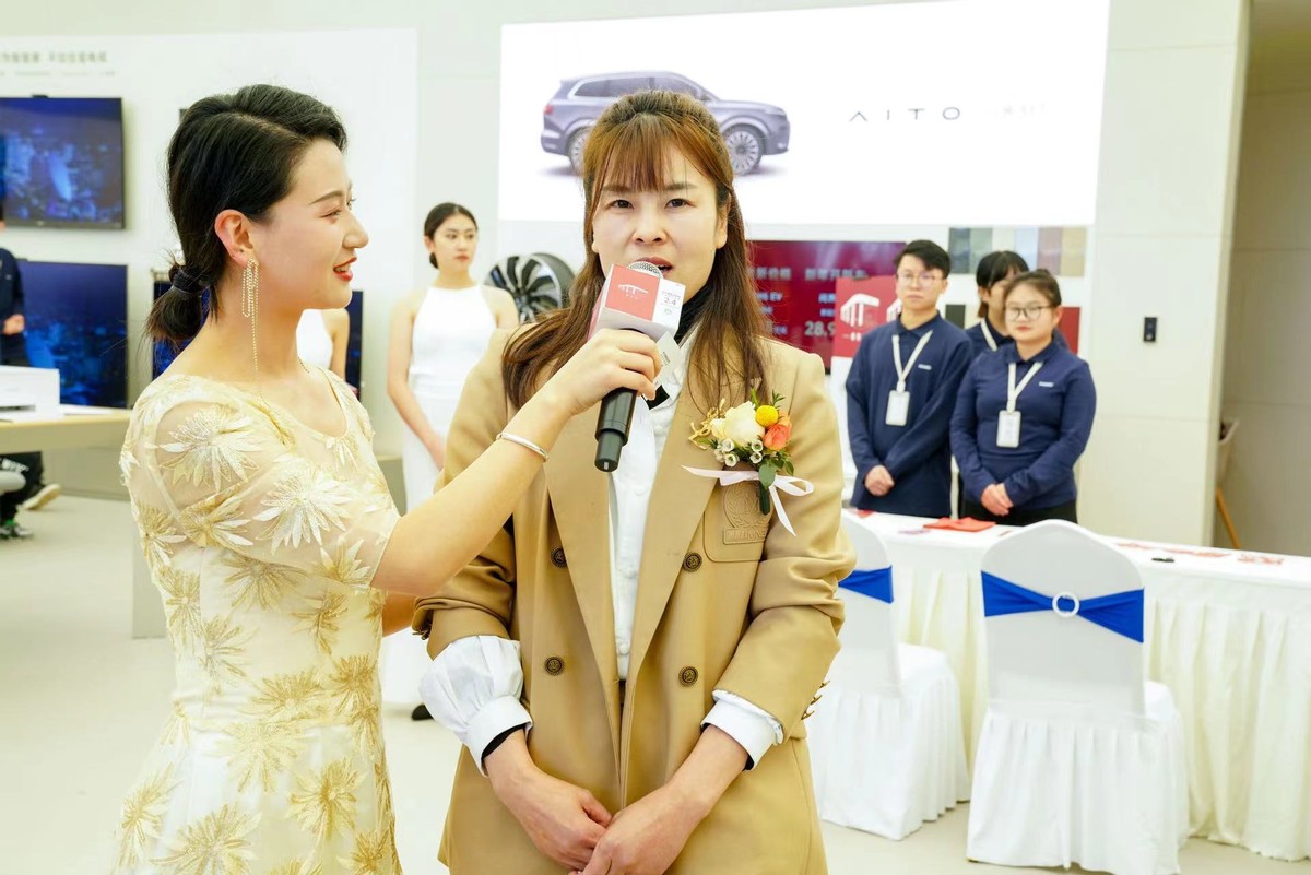 华为智能生活馆世纪金源店,华为智能生活馆亮相五一广场