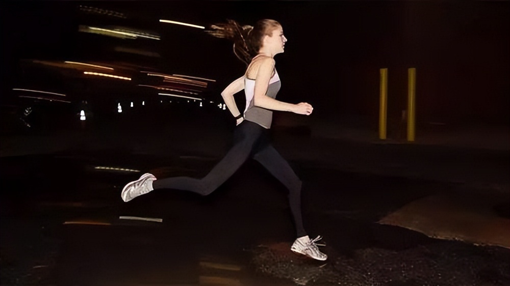 秋季和冬季的跑鞋推荐,夏冬都能穿的跑鞋推荐