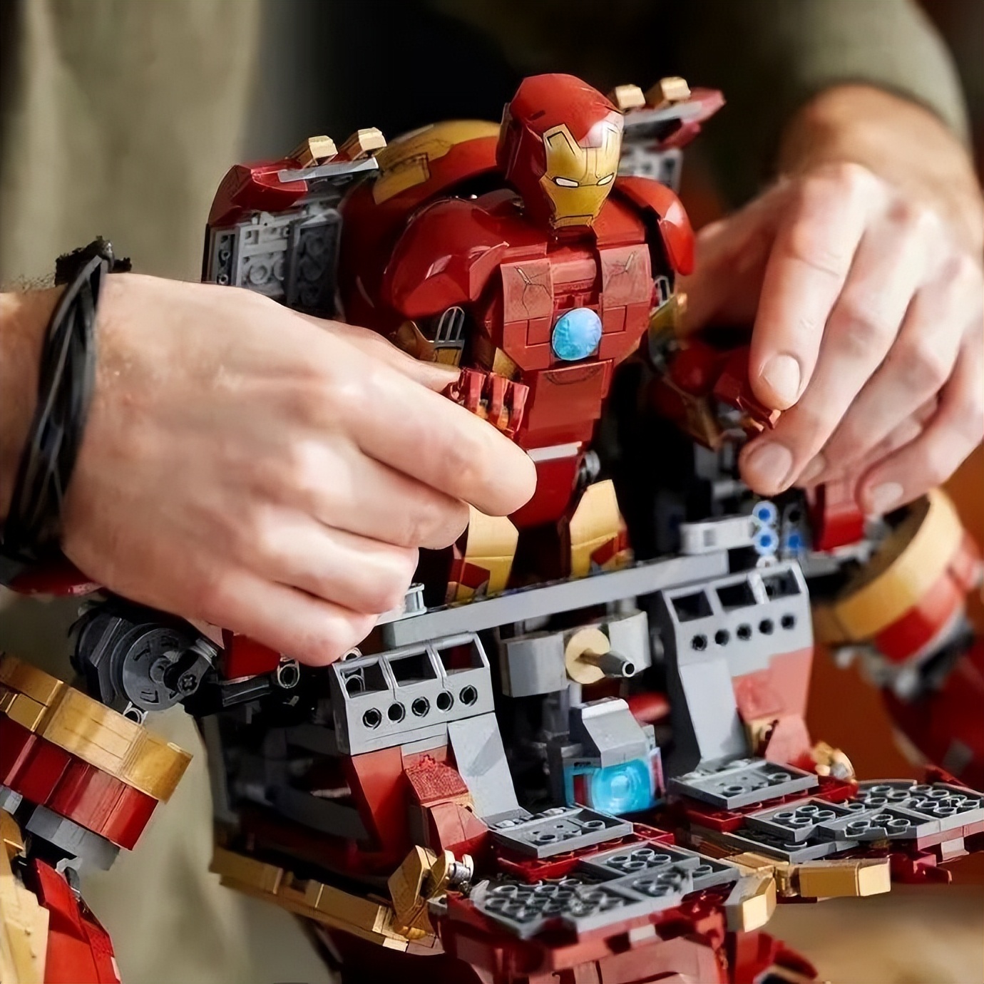 大型的乐高反浩克拼装视频,最便宜最好的反浩克装甲乐高