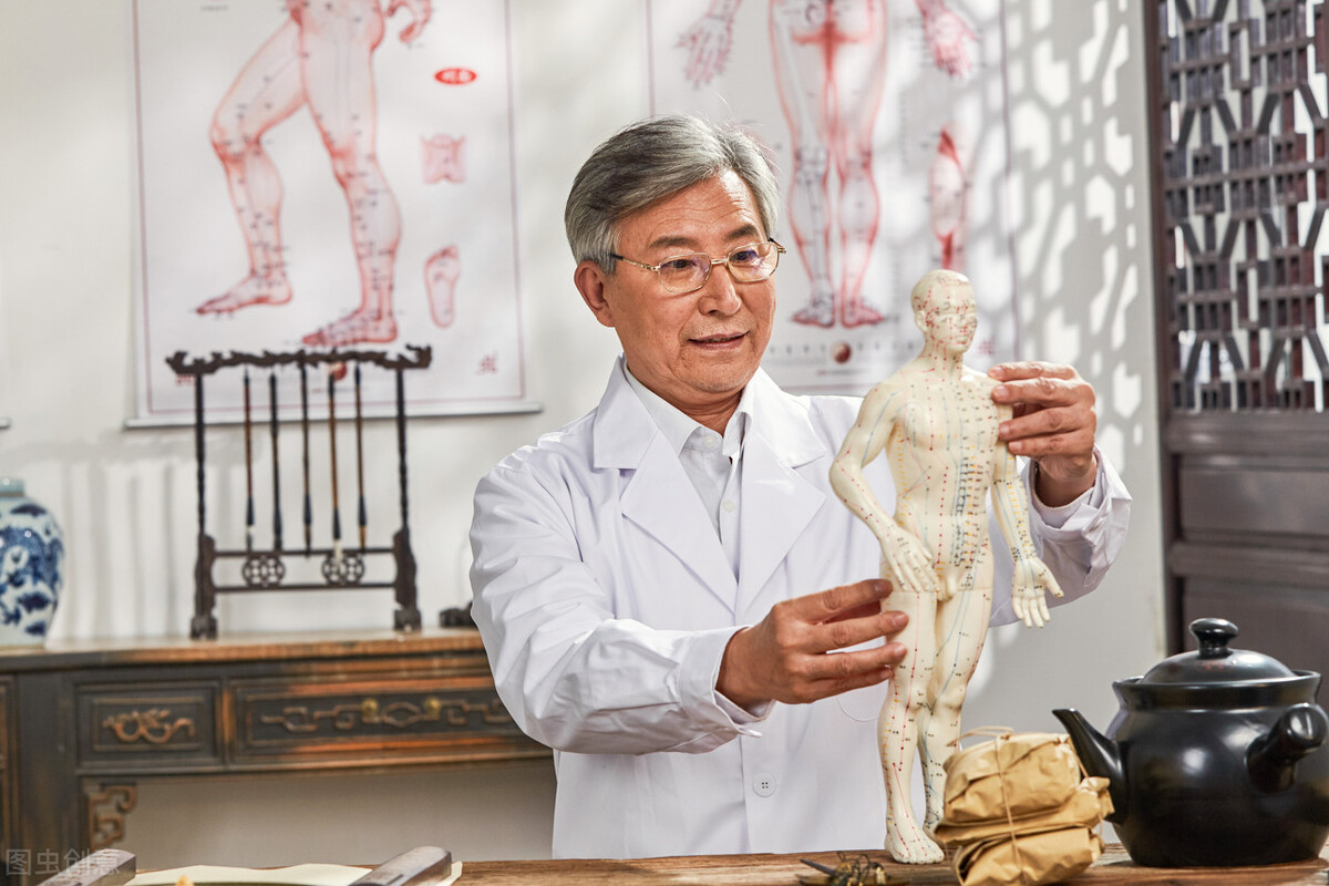 今年35岁发现皮肤长有小红痣,身上出现小红痣是不是皮肤老化了