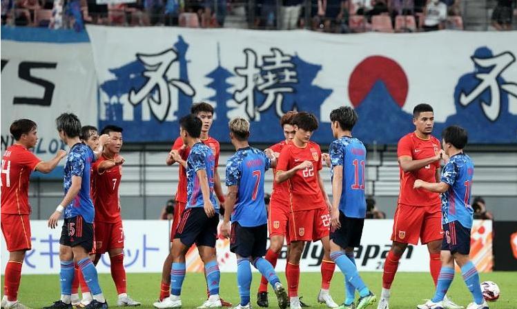 国足顽强逼平菲律宾队,国足0比0战平日本角球