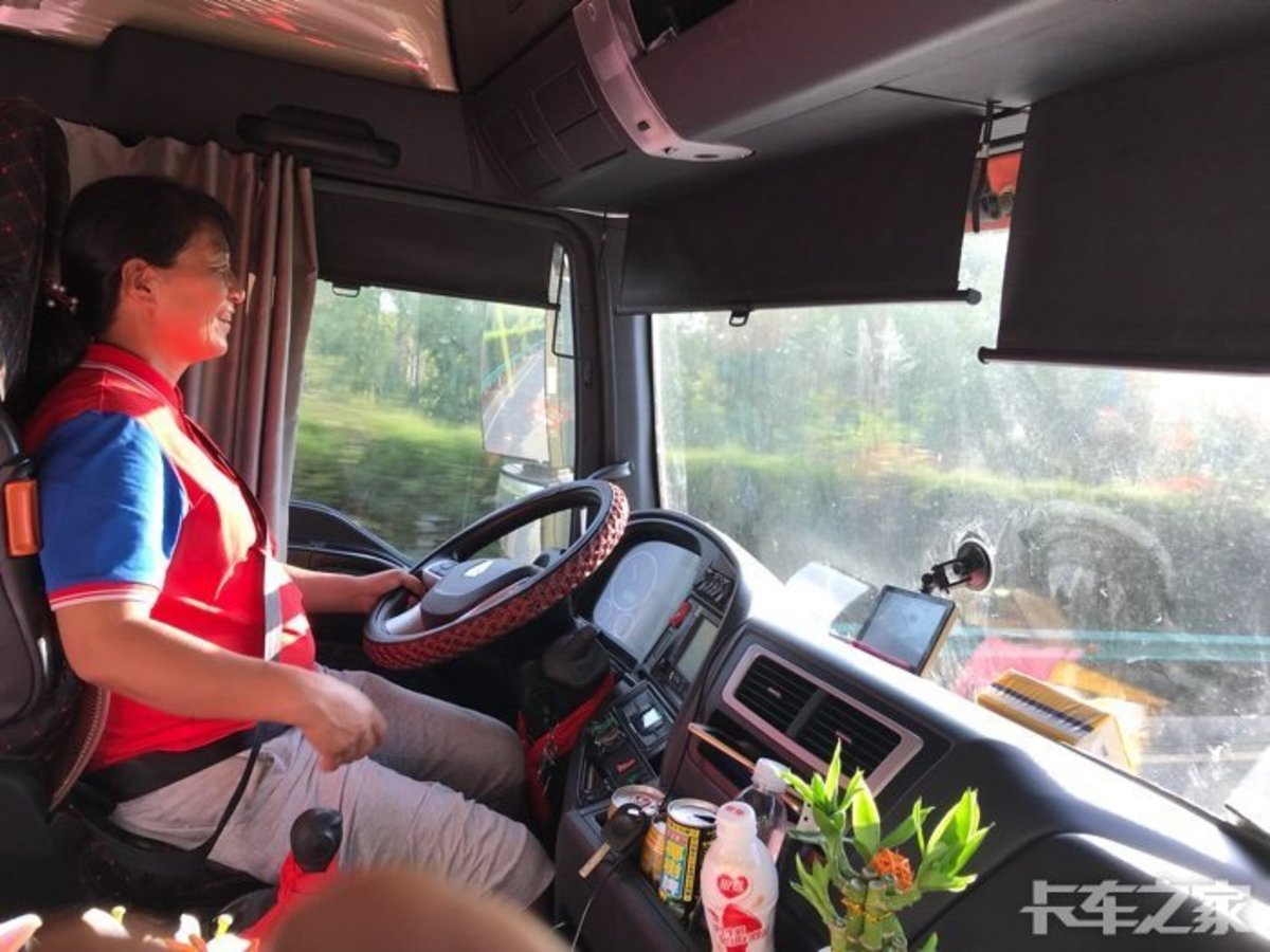 从一车两挂到一个人开两台车，听女司机王金芝讲述货运行情变化