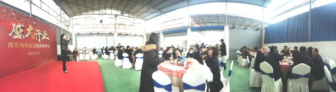 花篮摆了半条街!南充嘉陵的龙蟠竟然办起一个“宴会中心”了!